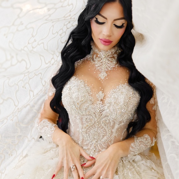 ATELIER BY JIMMY CHOO WEDDING DRESS with JIMMY CHOO matching cathedral veil - Picture 3 of 14